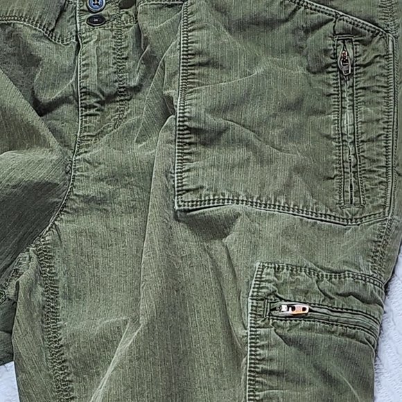 Size 14 Eddie Bauer 100% Cotton Vashon Fit Cargo Capri in Olive Green - Picture 2 of 13